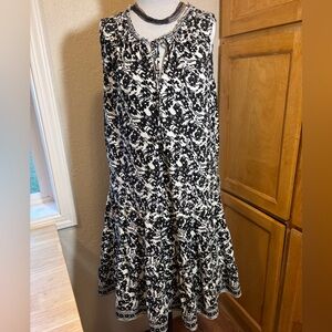 Black and White tiered Floral Dress‎ size Large